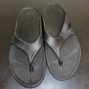 Oofos Unisex Thong Flipflops size M10/F12
